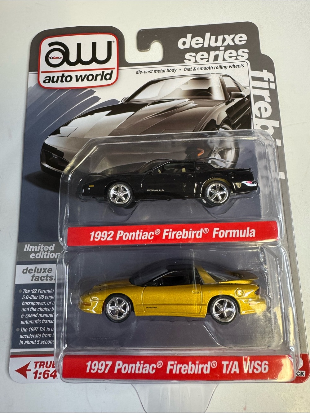 Auto World Deluxe Series 1992 PONTIAC FIREBIRD FORMULA & 1997 PONTIAC FIREBIRD